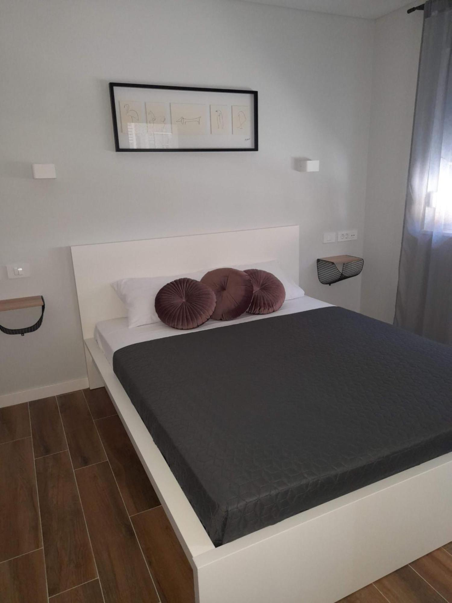B & R Summer Breeze Apartments Нін Екстер'єр фото